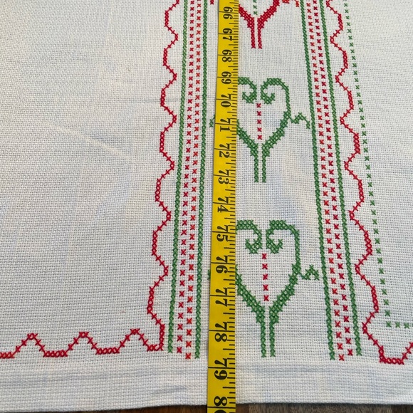 Handmade tablecloth embroidered in cross stitch! - Picture 5 of 5